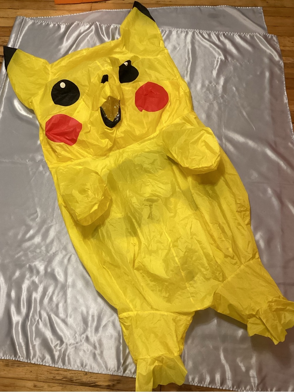 Adult Pokémon Pikachu Inflatable Costume - Picture 9 of 13